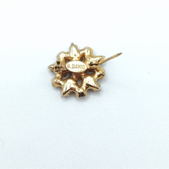 B. David Vintage Gold Tone Emerald Green/Crystal Snowflake Pin - Picture 6 of 8